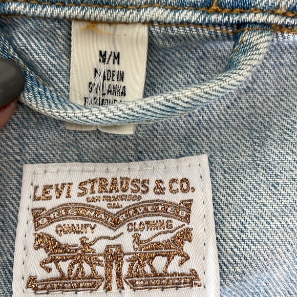 Levi Distressed Sleeveless Blue Jean Jacket sz MED - Picture 6 of 12